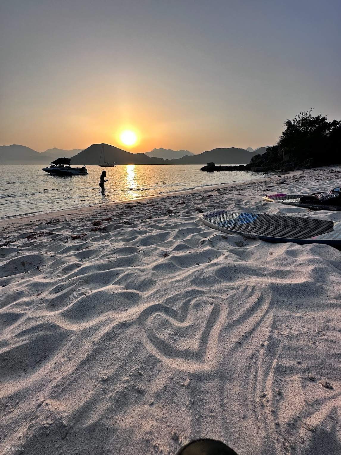 Hop sulla spiaggia e wakesurf